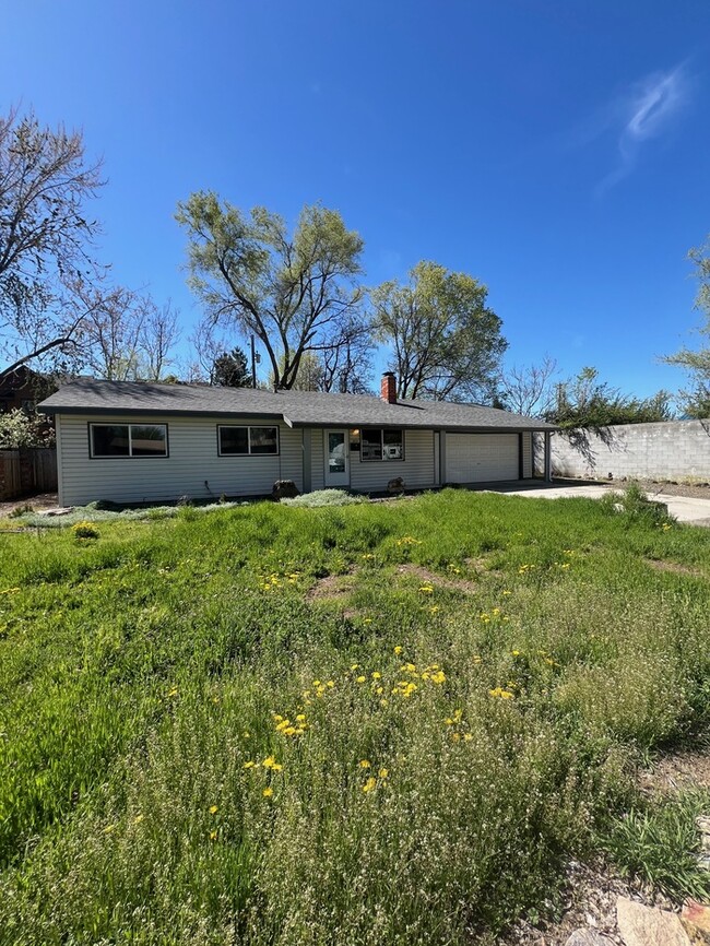 Building Photo - 3 Bed 2 Bath Home in Boise!