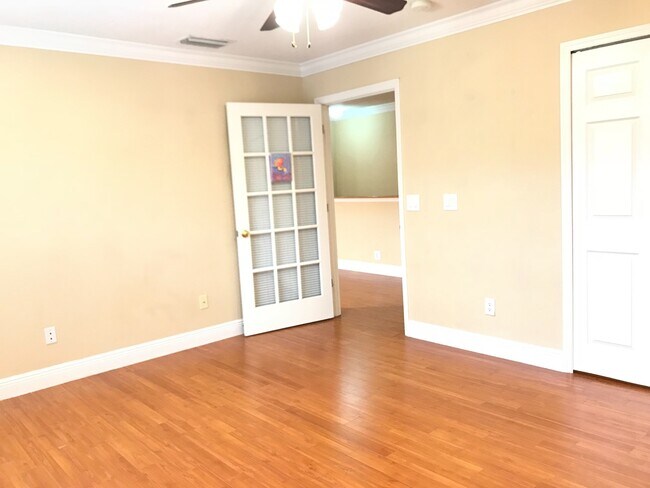 Building Photo - AMAZING HOME WITH LAKEFRONT VIEW!