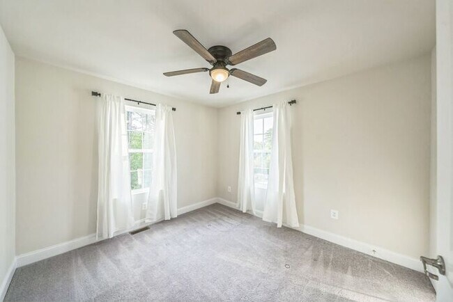 Building Photo - 23853 Myrtle Glen Way