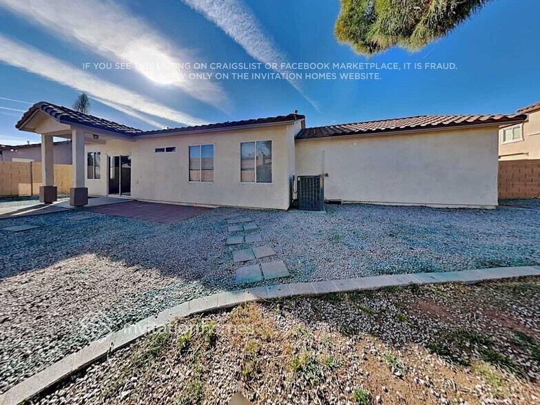 Building Photo - 686 E Colt Ct