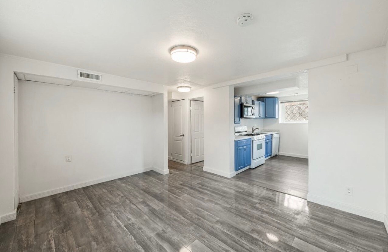 Building Photo - 140 W 8710 S