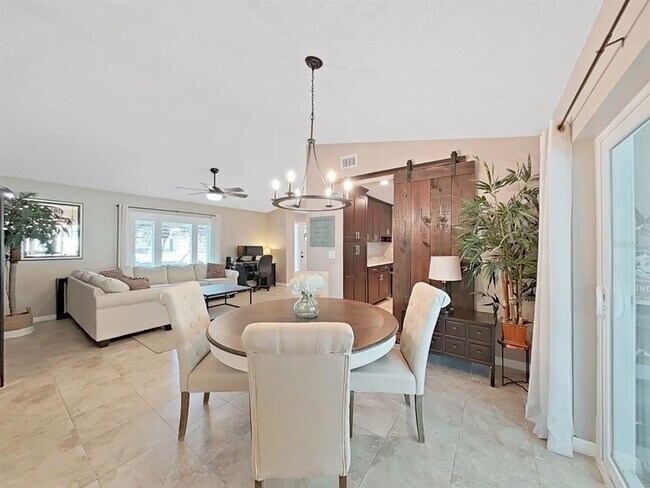 Building Photo - 308 Hammock Dr