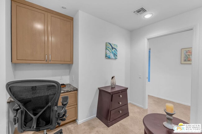 Building Photo - 10 Colgate Dr