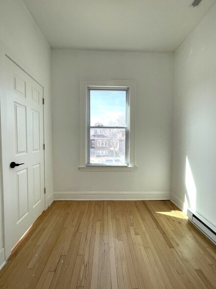 bedroom - 1321-2 East Ave