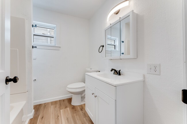 Building Photo - 2112 Gould Ave