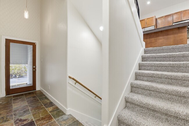 Building Photo - 2028 Tuam St