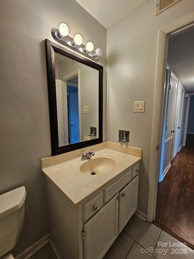 Building Photo - 4604 Coronado Dr