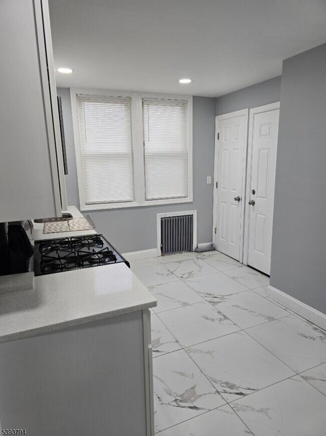 Building Photo - 140 Wakeman Ave