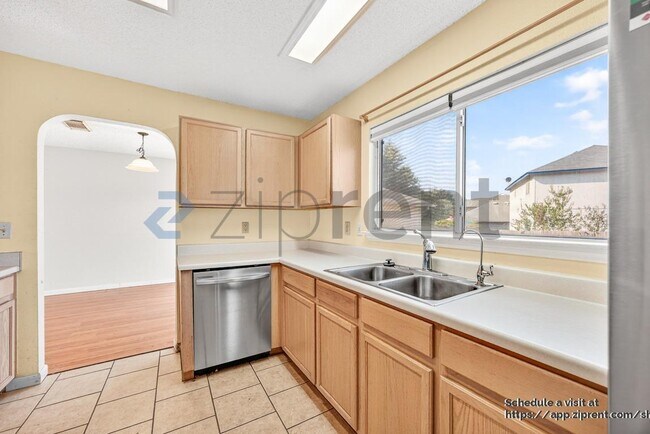 Building Photo - 5515 Champions Hill Dr