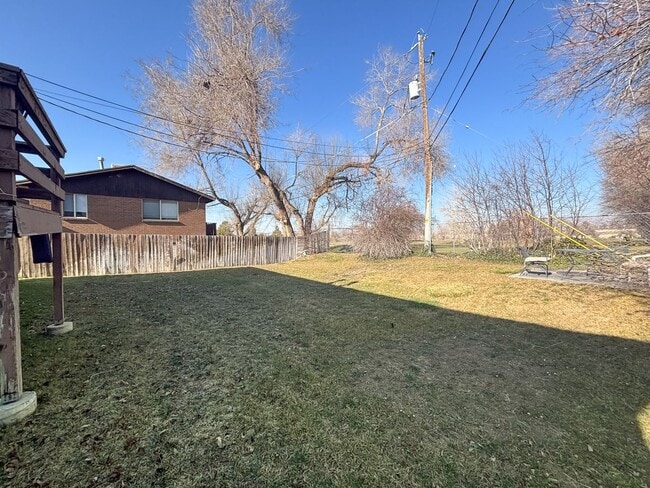 Building Photo - Cozy 2BR 1BA Home w/ Fireplace + 1 Car Garage + Fenced Yard in Sugar House