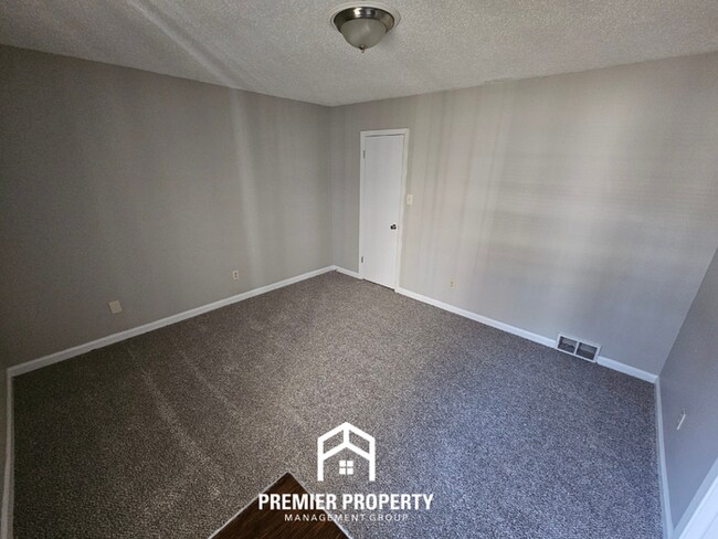 Building Photo - Spacious 4BR/3BA Memphis Home w/ Vaulted Ceilings, Hardwood Floors & 2-Car Garage