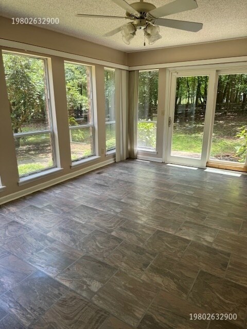Building Photo - 14910 Majestic Oak Dr