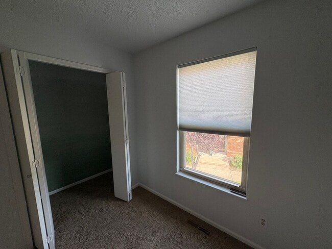 Building Photo - 3 Bed 2.5 Bath Home with 2 Car Detached Ga...