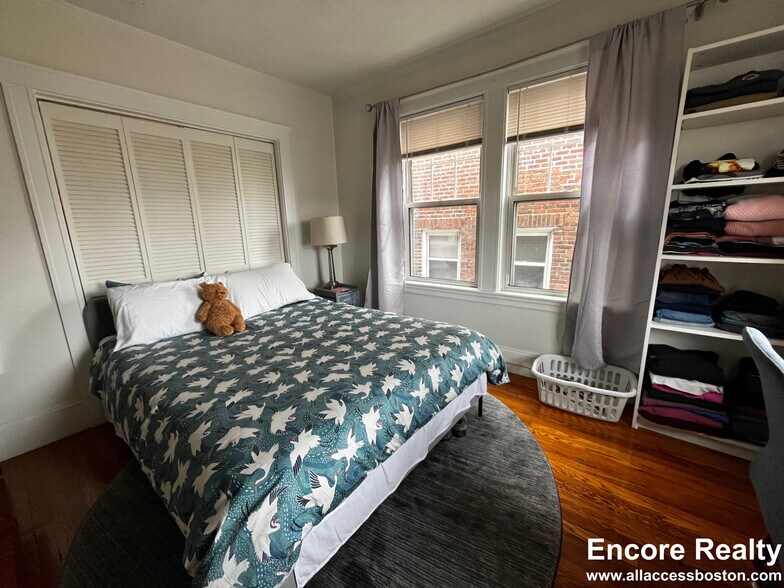 Building Photo - 157 Summer St