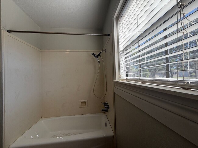 Building Photo - TWO BEDROOM ONE BATH ON LARGE LOT!