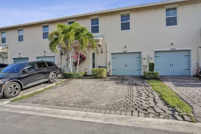 Building Photo - 1300 Eucalyptus Dr