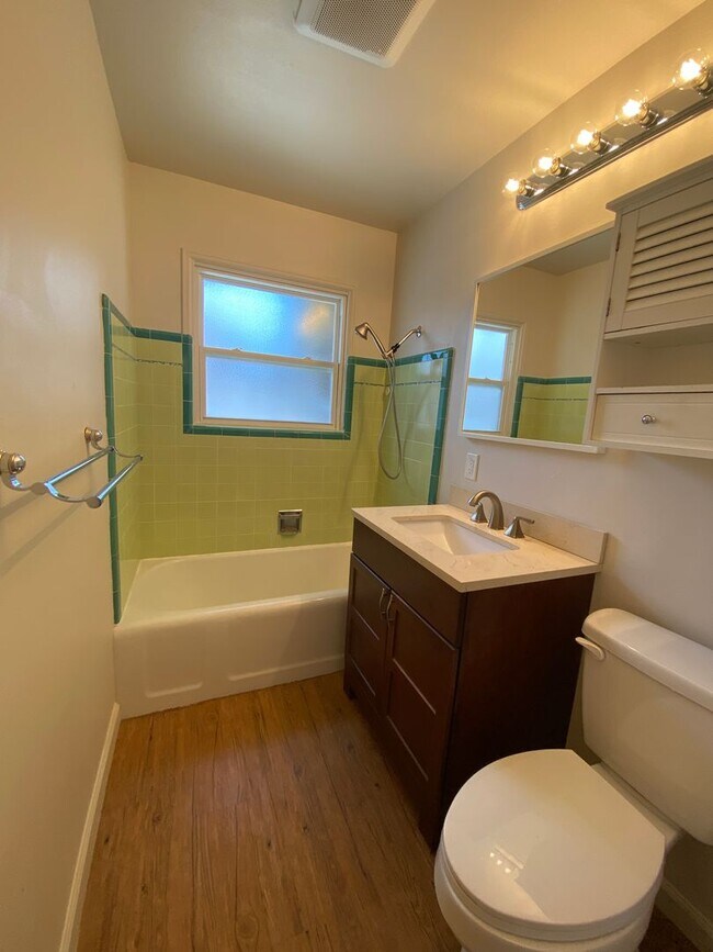 Building Photo - 2414 Monroe Ave