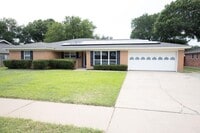Building Photo - 2824 Barrywood Dr