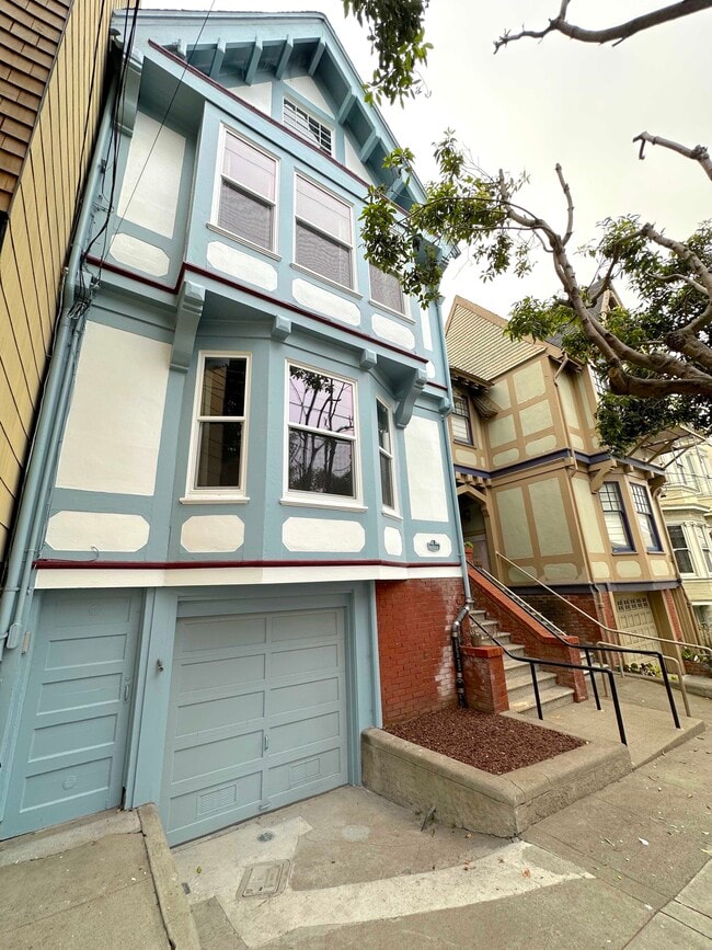 Building Photo - 285 12th Ave
