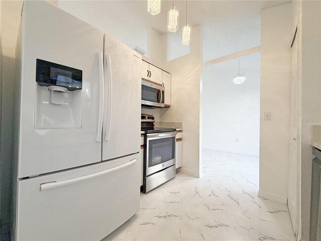 Building Photo - 1820 Hallcrest Dr