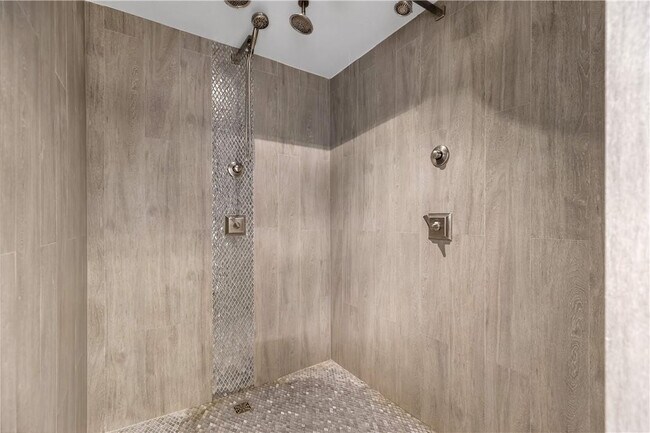 Building Photo - 350 SE 2nd St