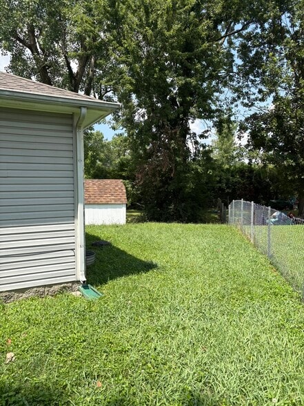 Building Photo - 1835 Carpenter Cir