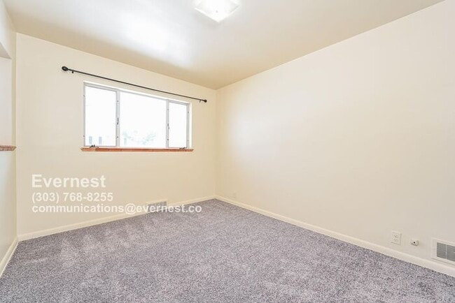 Building Photo - Charming 3-Bedroom Home in Prime Englewood...