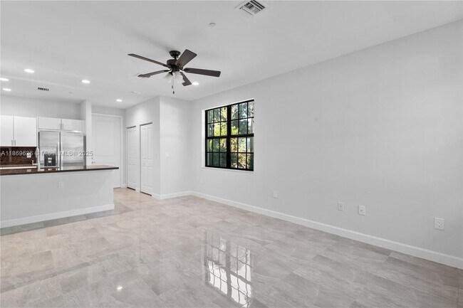 Building Photo - 5750 SW 44th St