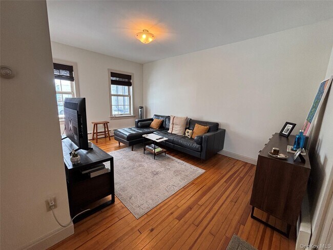 Building Photo - 11 W Bridge St