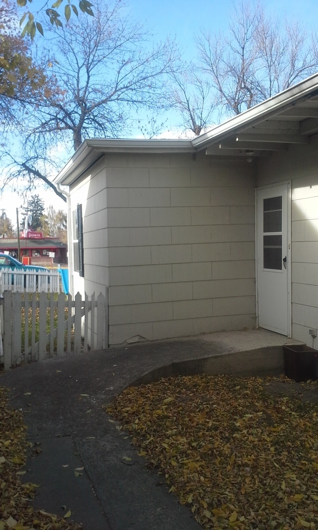 Primary Photo - 16th St Duplex