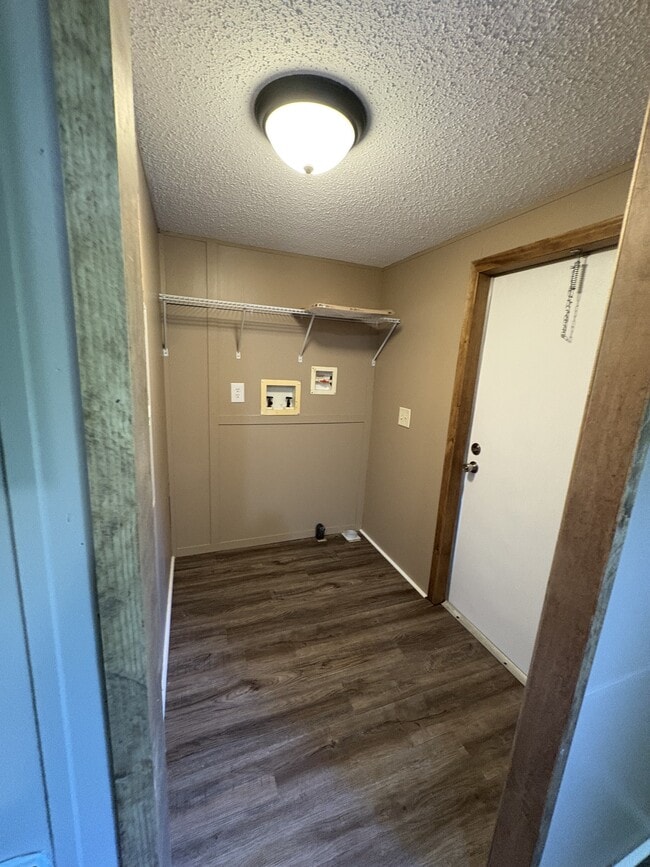 Building Photo - 152 Meadow Ln