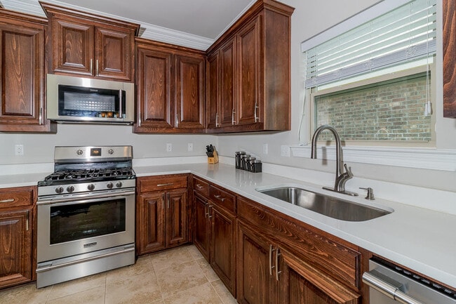 Building Photo - 405 Claystone Rd