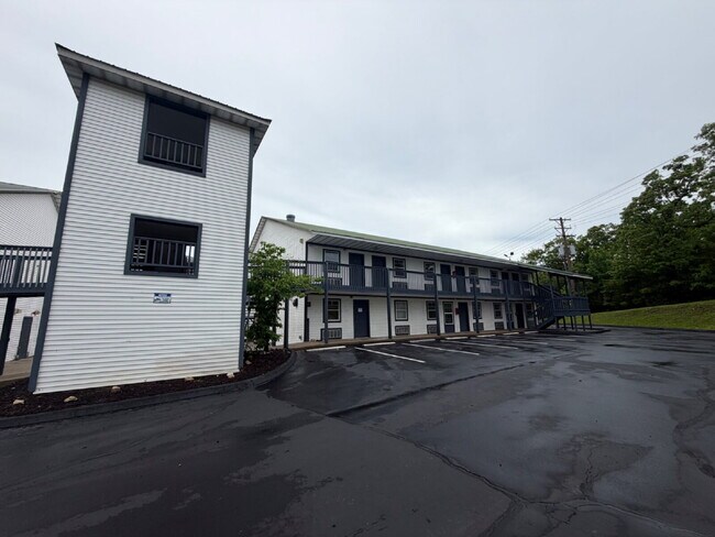 Building Photo - 2825 Green Mountain Dr