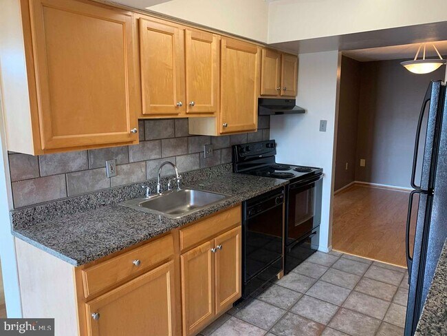 Building Photo - 4500 S Four Mile Run Dr