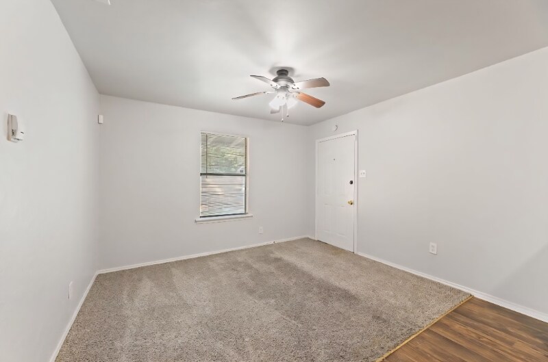 Building Photo - 2539 Hillsboro Ave