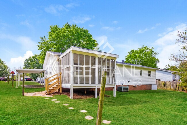 Building Photo - Charming 3 Bedroom in Stanley!