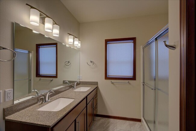 Building Photo - 525 Dragon Willow Ln