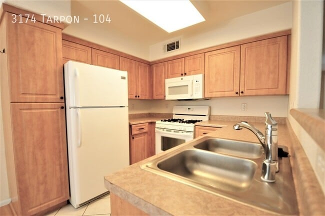 Building Photo - Beautiful 3 Bedroom Condo.