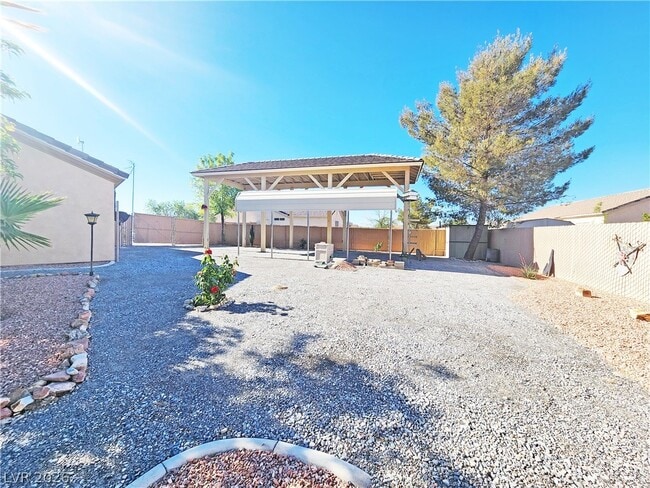 Building Photo - 380 Round Up Ct