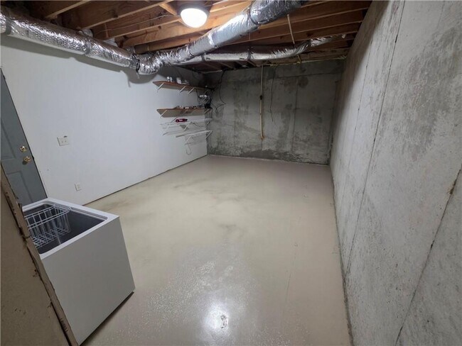 Building Photo - 3060 Glen Wallace Dr