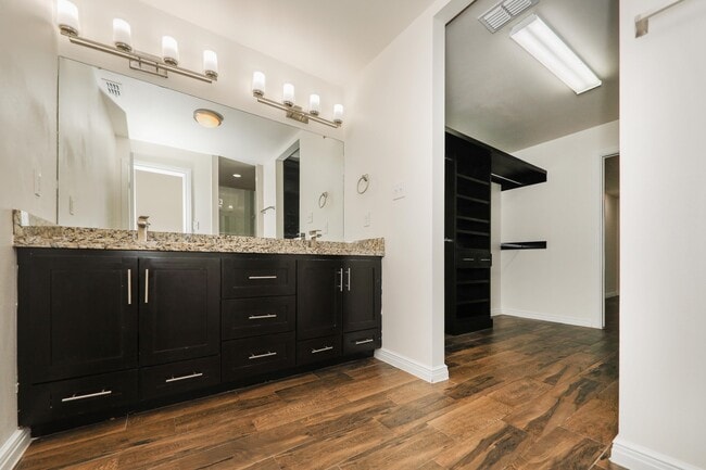 Building Photo - 2319 Palos Lp