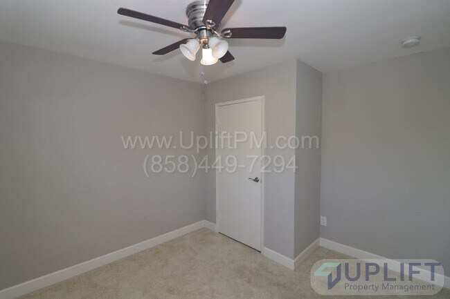 Building Photo - 2 bed 2 bath Remodeled Duplex