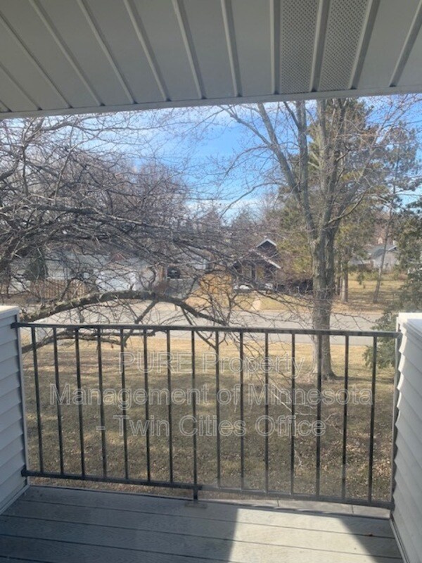 Building Photo - 1696 Pleasant St Apt C