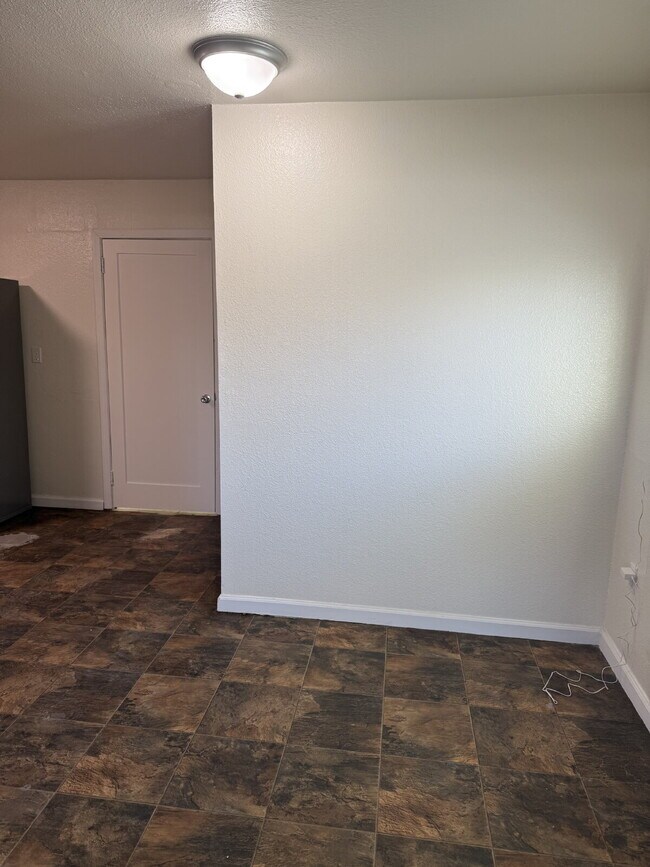 Building Photo - Charming 3-bedroom, 2-bathroom home located in the heart of Brentwood