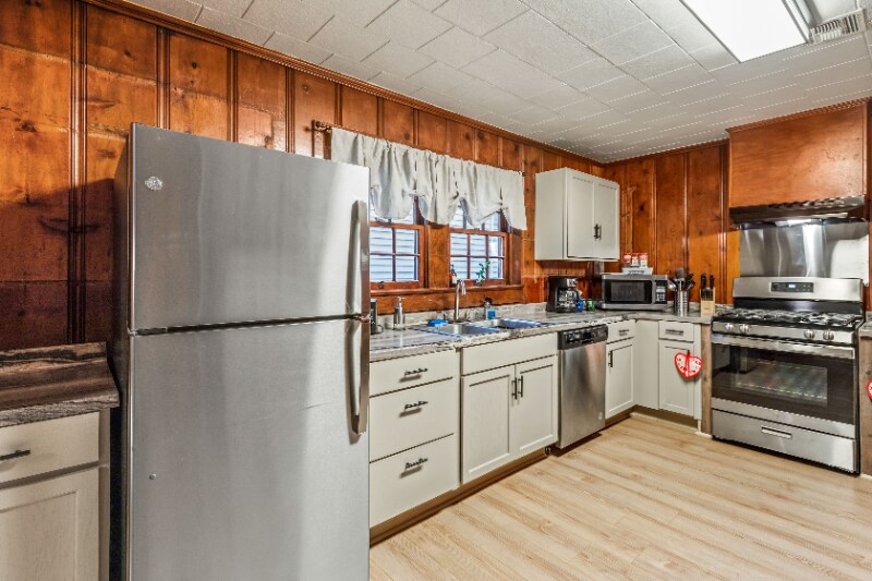 Building Photo - 108 Sharon St