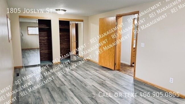 Building Photo - 1805 Joslyn St