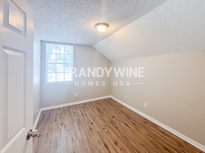 Building Photo - 323 Summer Sails Dr