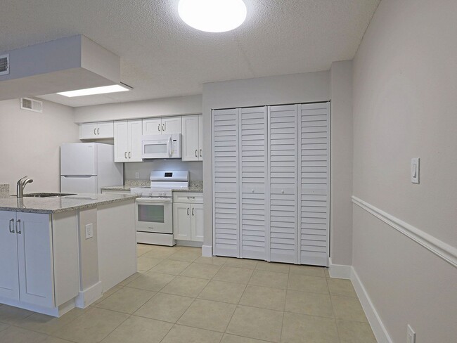 Building Photo - $ 250 OFF SECOND MONTH RENT AVAILABLE NOW ...