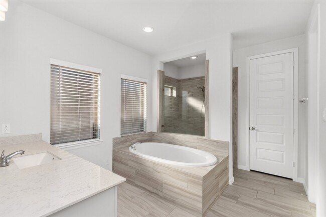 Building Photo - 5030 Morrison Dr