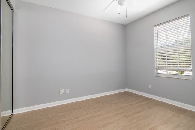 Building Photo - Townhouse in Village Walk of Bonita Springs